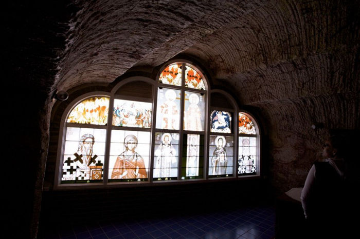 世界上唯一真实存在的地下城,澳大利亚居住在地下的小镇--置顶表情